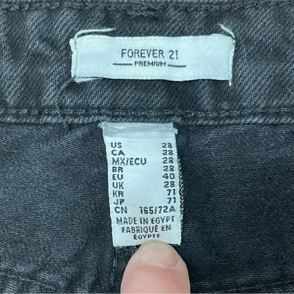 FOREVER‎ 21 Women Black Distressed Cutoff Denim Shorts Size 28 NWT